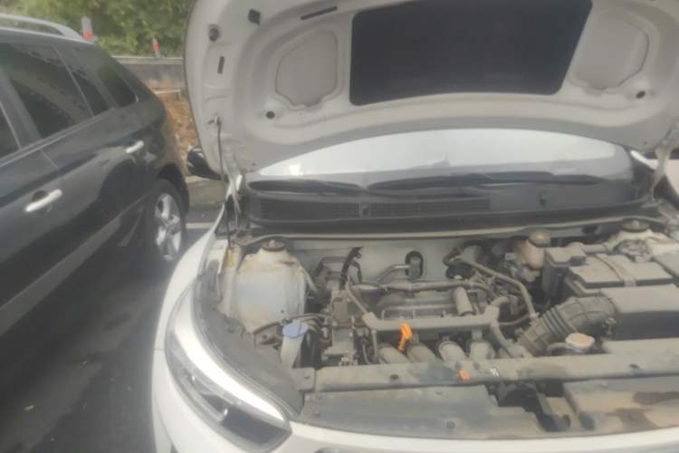 Used Kia kx1 Stonic 2021 1.4L CVT Sunroof Model Engine Bay Right