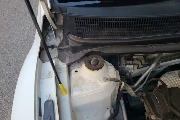 Used Kia kx1 Stonic 2021 1.4L CVT Fun Edition Engine Bay Right