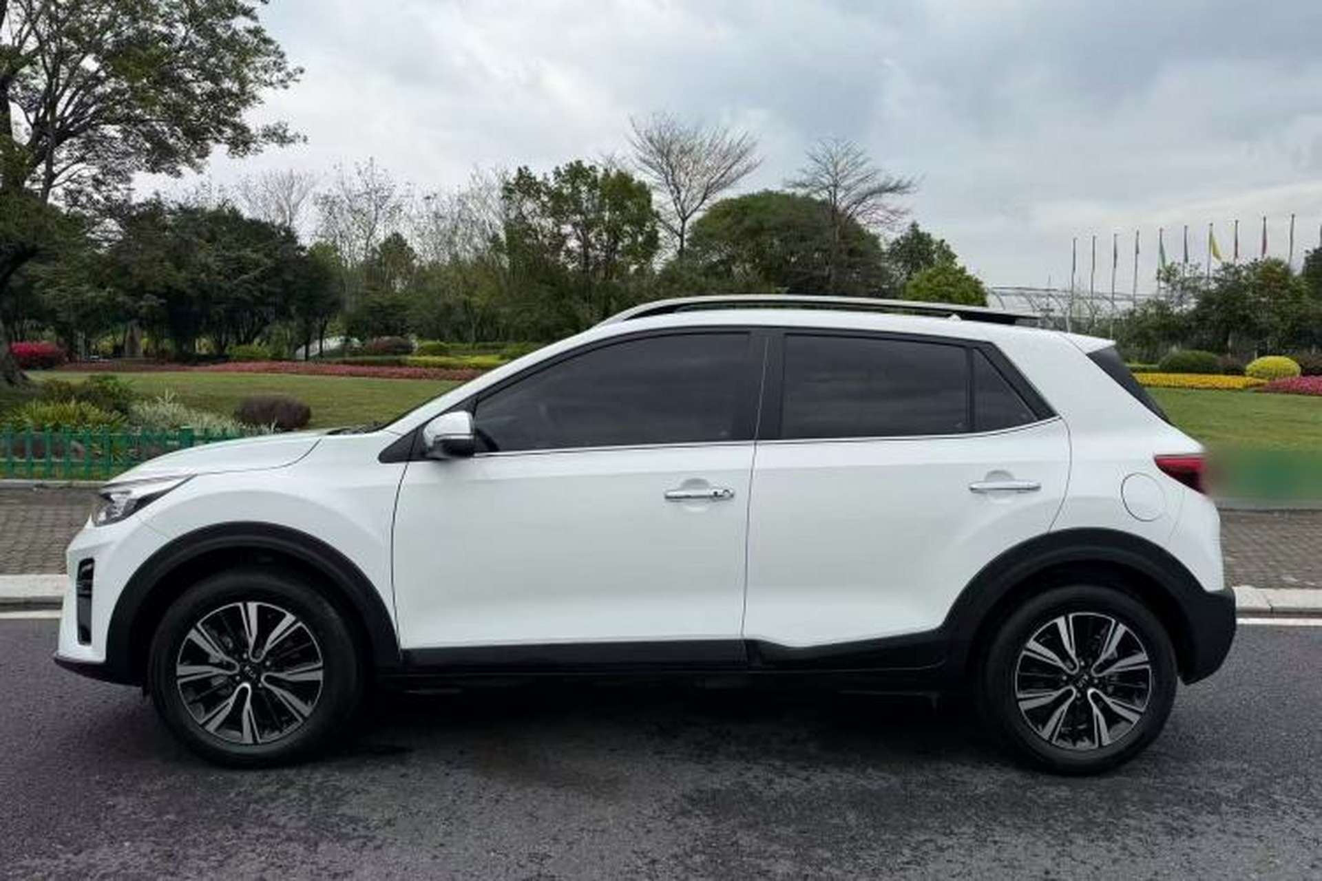 Used Kia kx1 Stonic 2021 1.4L Automatic Fun Edition Exterior 2