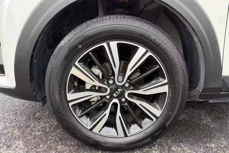 Used Kia kx1 Stonic 2021 1.4L Automatic Fun Edition Exterior 4