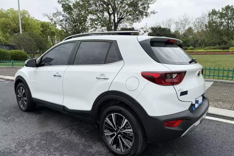 Used Kia kx1 Stonic 2021 1.4L Automatic Fun Edition Exterior 5