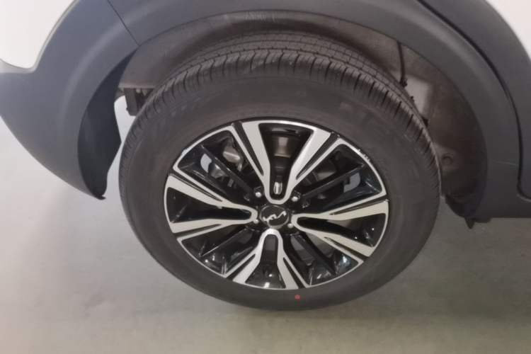 Used Kia kx1 Stonic 2021 1.4L CVT Fun Edition Exterior 5