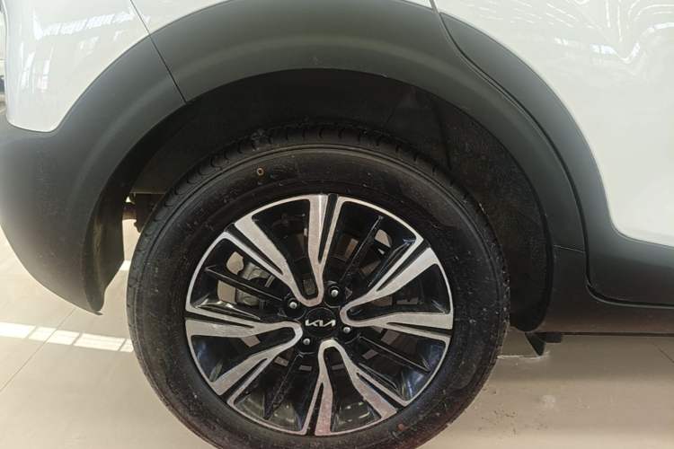 Used Kia kx1 Stonic 2021 1.4L CVT Fun Edition Exterior 5