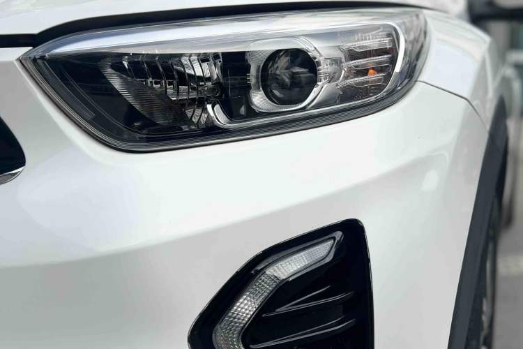 Used Kia kx1 Stonic 2021 1.4L CVT Fun Edition Exterior 7