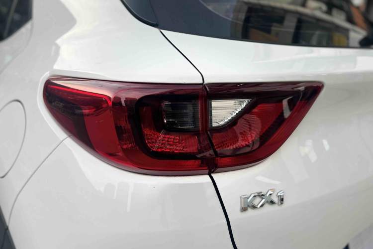 Used Kia kx1 Stonic 2021 1.4L CVT Fun Edition Exterior 8
