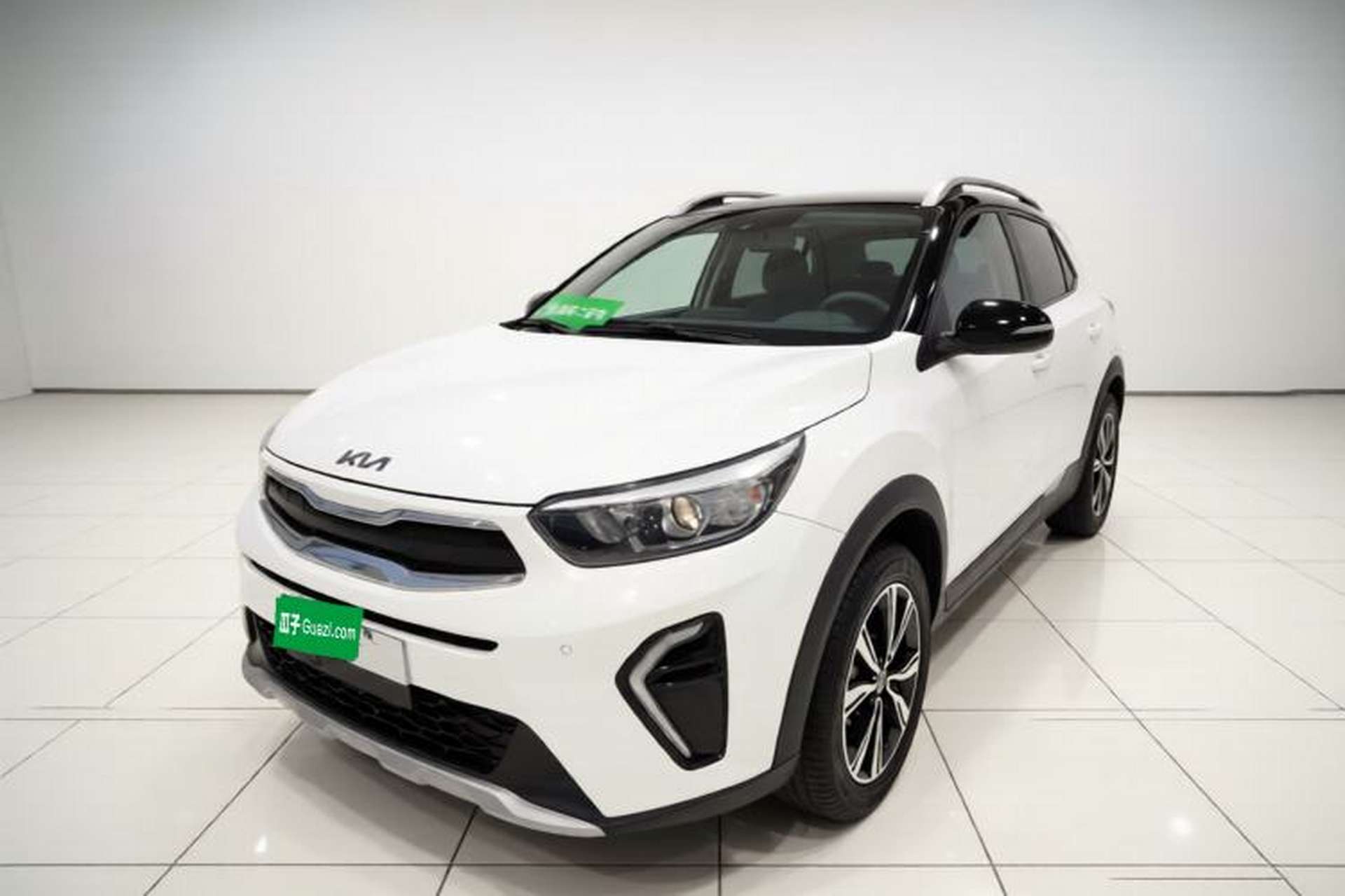 Used Kia kx1 Stonic 2021 1.4L CVT Sunroof Model Front Left 45 Deg