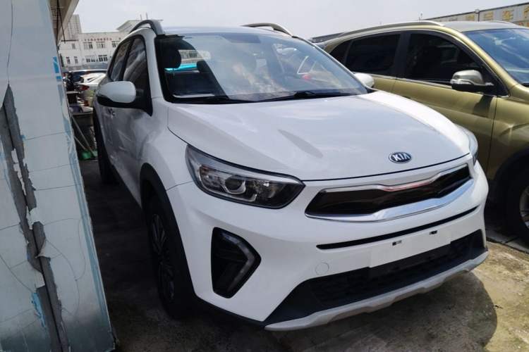 Used Kia kx1 Stonic 2021 1.4L CVT Fun Edition Front Right 45 Deg