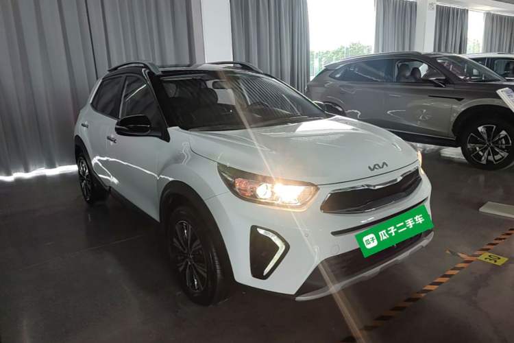Used Kia kx1 Stonic 2021 1.4L CVT Sunroof Model Front Right 45 Deg