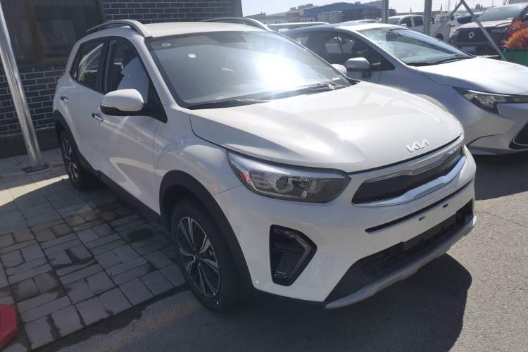 Used Kia kx1 Stonic 2021 1.4L CVT Fun Edition Front Right 45 Deg