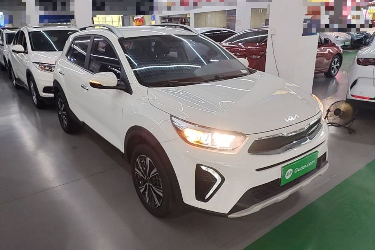 Used Kia kx1 Stonic 2021 1.4L CVT Fun Edition Front Right 45 Deg