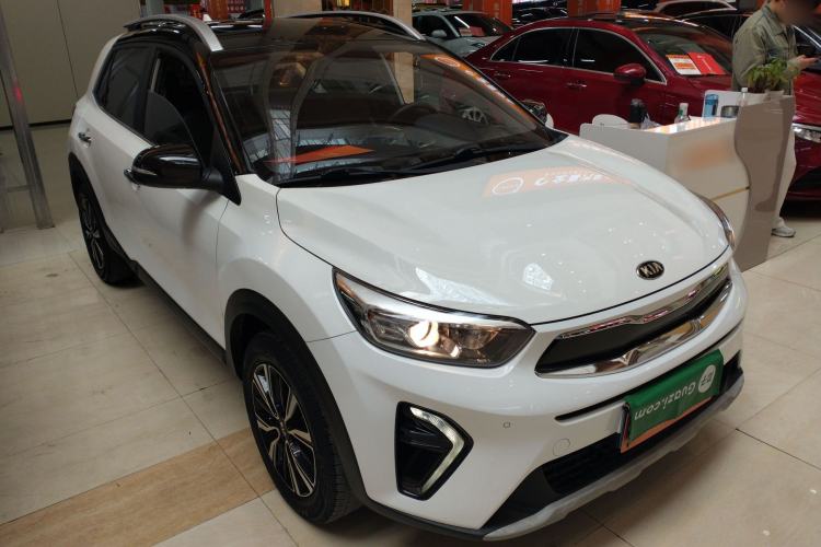 Used Kia kx1 Stonic 2021 1.4L CVT Fun & Sunroof Model Front Right 45 Deg