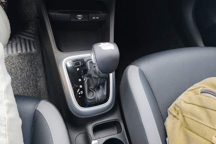 Used Kia kx1 Stonic 2021 1.4L CVT Fun Edition Gear Lever