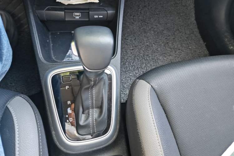 Used Kia kx1 Stonic 2021 1.4L CVT Sunroof Model Gear Lever