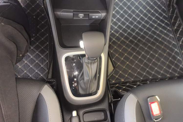 Used Kia kx1 Stonic 2021 1.4L CVT Fun & Sunroof Model Gear Lever