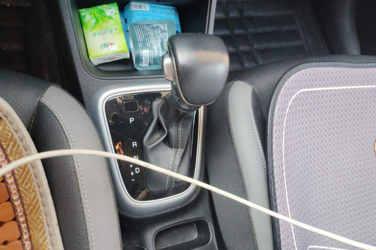 Used Kia kx1 Stonic 2021 1.4L CVT Fun & Sunroof Model Gear Lever