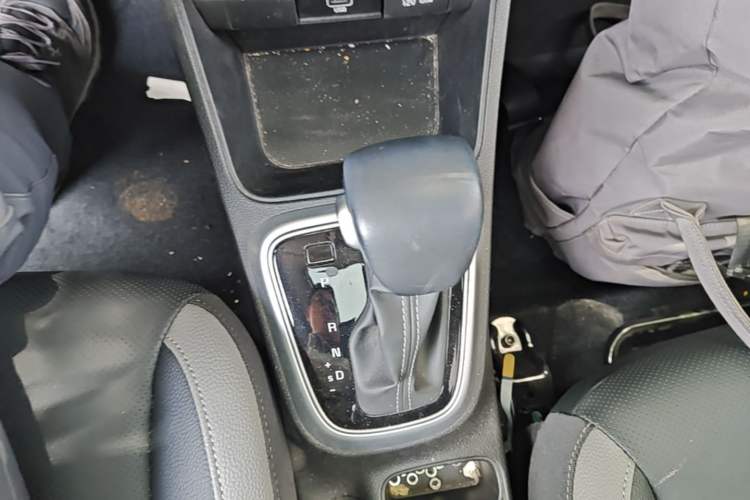 Used Kia kx1 Stonic 2021 1.4L CVT Sunroof Model Gear Lever
