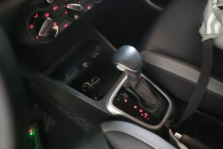 Used Kia kx1 Stonic 2021 1.4L CVT Fun Edition Gear Lever