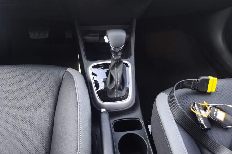 Used Kia kx1 Stonic 2021 1.4L CVT Fun Edition Gear Lever