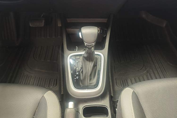 Used Kia kx1 Stonic 2021 1.4L CVT Fun Edition Gear Lever