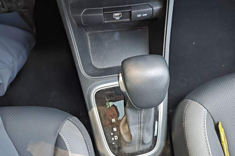 Used Kia kx1 Stonic 2021 1.4L CVT Sunroof Model Gear Lever