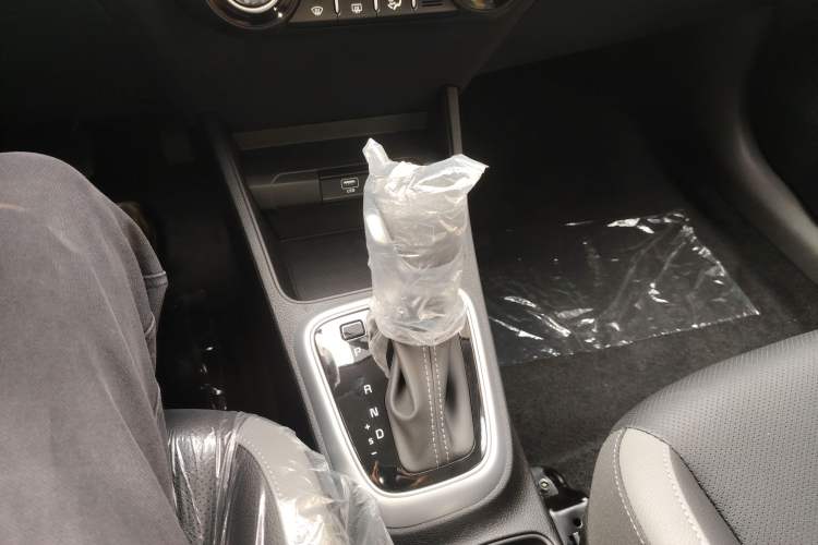 Used Kia kx1 Stonic 2021 1.4L CVT Sunroof Model Gear Lever
