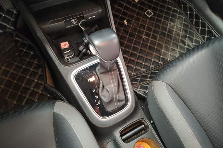Used Kia kx1 Stonic 2021 1.4L CVT Fun Edition Gear Lever