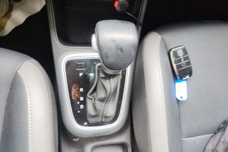 Used Kia kx1 Stonic 2021 1.4L Automatic Fun & Sport Edition Gear Lever
