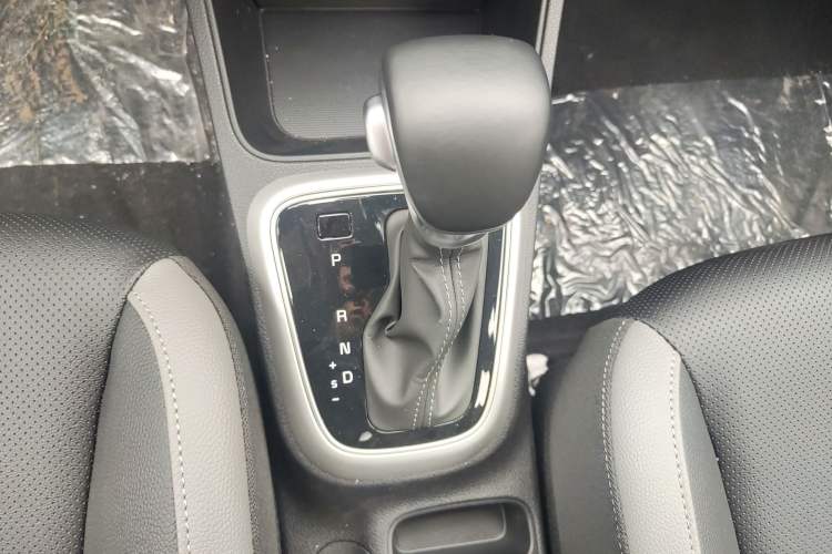 Used Kia kx1 Stonic 2021 1.4L CVT Fun Edition Gear Lever
