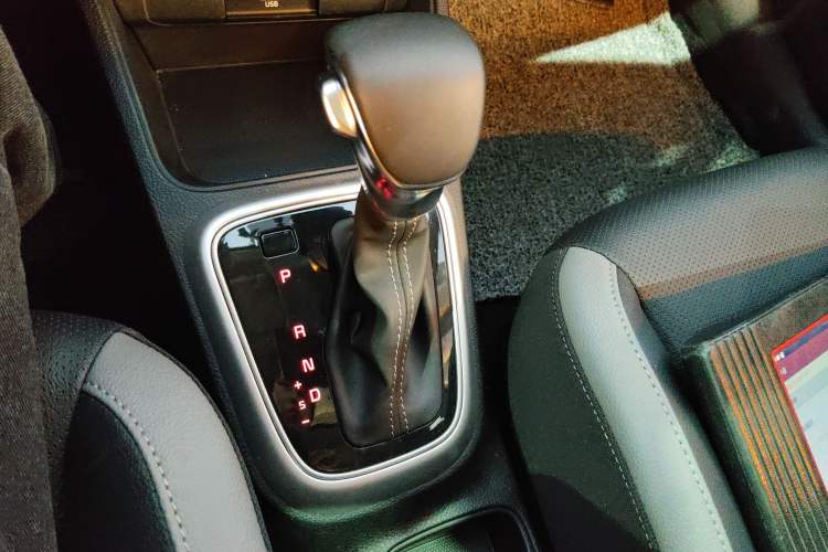 Used Kia kx1 Stonic 2021 1.4L CVT Sunroof Model Gear Lever