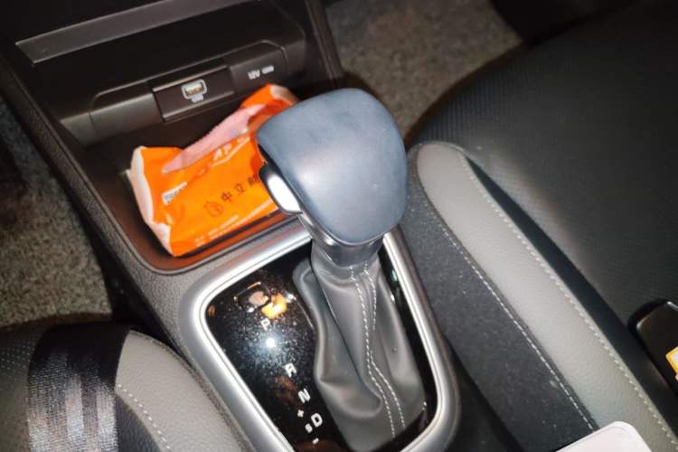 Used Kia kx1 Stonic 2021 1.4L CVT Fun Edition Gear Lever