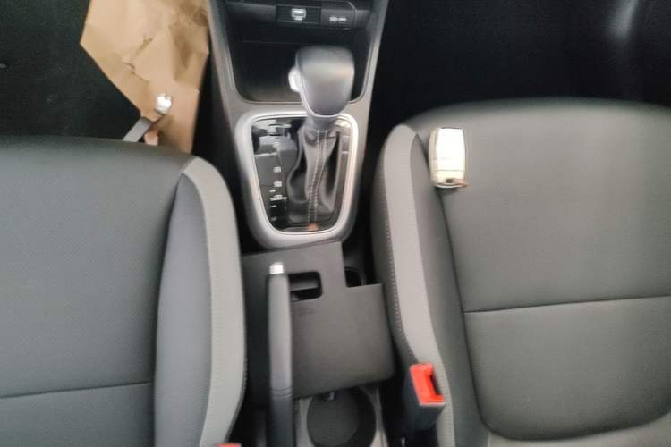Used Kia kx1 Stonic 2021 1.4L CVT Fun & Sunroof Model Gear Lever