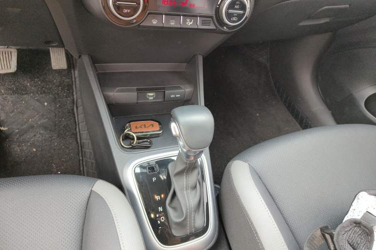 Used Kia kx1 Stonic 2021 1.4L CVT Sunroof Model Gear Lever