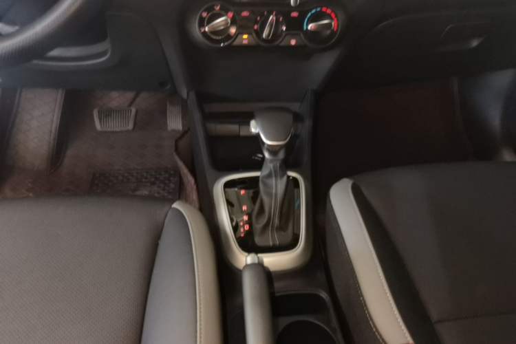 Used Kia kx1 Stonic 2021 1.4L CVT Fun Edition Gear Lever