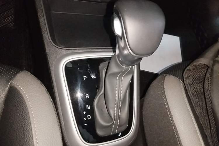 Used Kia kx1 Stonic 2021 1.4L CVT Fun Edition Gear Lever
