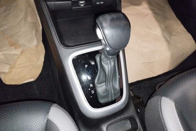 Used Kia kx1 Stonic 2021 1.4L Automatic Fun & Sport Edition Gear Lever