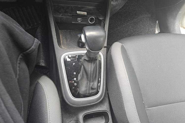 Used Kia kx1 Stonic 2021 1.4L Automatic Fun & Sport Edition Gear Lever