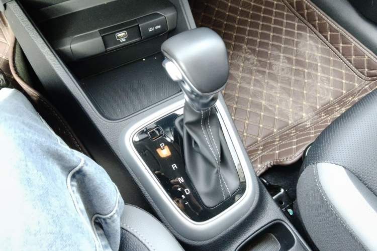 Used Kia kx1 Stonic 2021 1.4L CVT Fun Edition Gear Lever