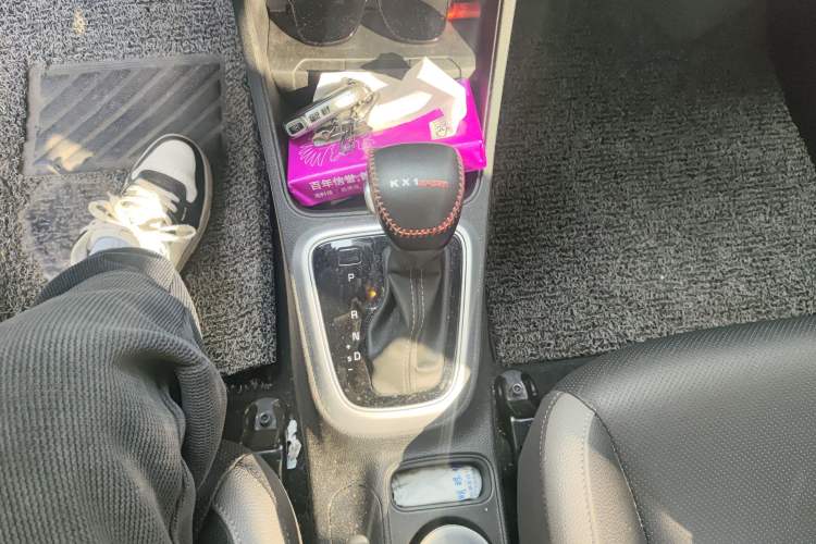 Used Kia kx1 Stonic 2021 1.4L CVT Fun & Sunroof Model Gear Lever