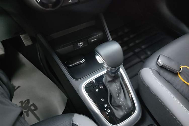 Used Kia kx1 Stonic 2021 1.4L CVT Fun Edition Gear Lever