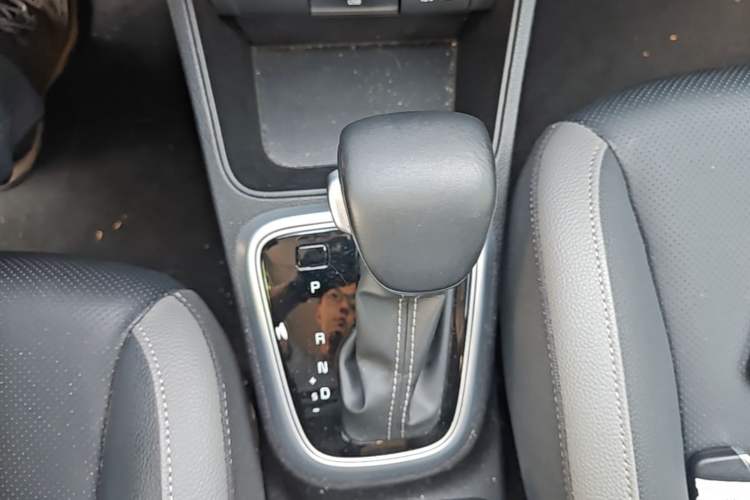 Used Kia kx1 Stonic 2021 1.4L CVT Fun Edition Gear Lever