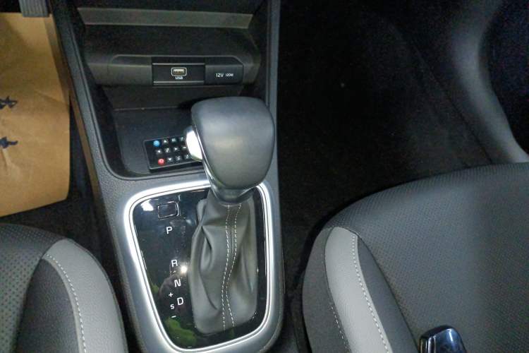 Used Kia kx1 Stonic 2021 1.4L CVT Sunroof Model Gear Lever