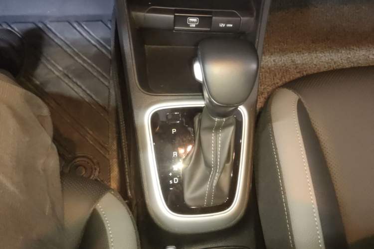 Used Kia kx1 Stonic 2021 1.4L CVT Sunroof Model Gear Lever