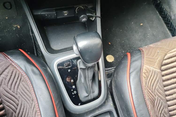 Used Kia kx1 Stonic 2021 1.4L CVT Fun & Sunroof Model Gear Lever