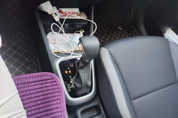 Used Kia kx1 Stonic 2021 1.4L CVT Fun & Sunroof Model Gear Lever