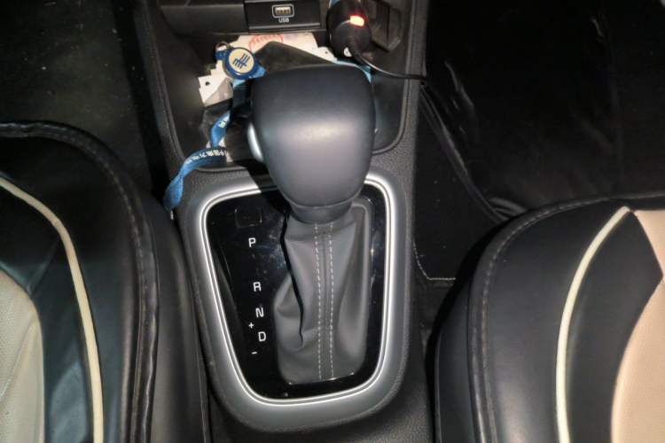 Used Kia kx1 Stonic 2021 1.4L Automatic Fun Edition Gear Lever
