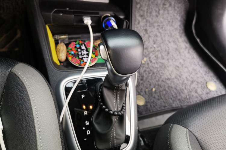 Used Kia kx1 Stonic 2021 1.4L Automatic Fun & Sport Edition Gear Lever