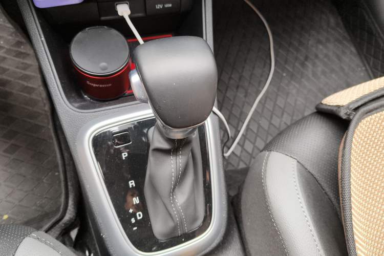 Used Kia kx1 Stonic 2021 1.4L Automatic Fun Edition Gear Lever