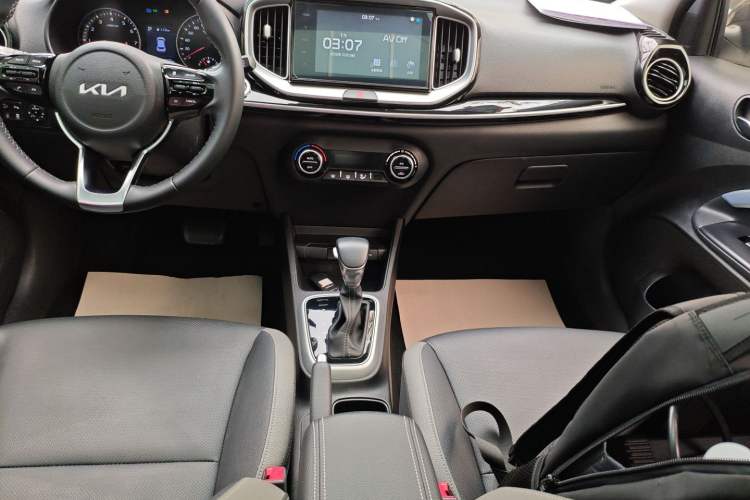Used Kia kx1 Stonic 2021 1.4L CVT Sunroof Model Gear Lever