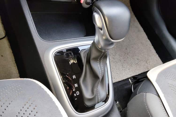 Used Kia kx1 Stonic 2021 1.4L CVT Sunroof Model Gear Lever