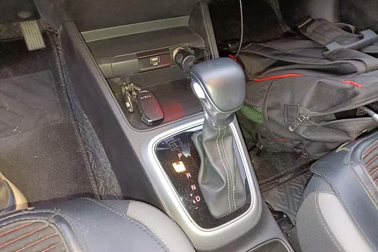Used Kia kx1 Stonic 2021 1.4L CVT Fun Edition Gear Lever